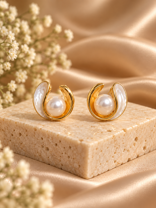 Shell Pearl Stud Earring